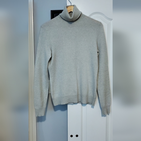 Women's Top - Picture 1 of 5